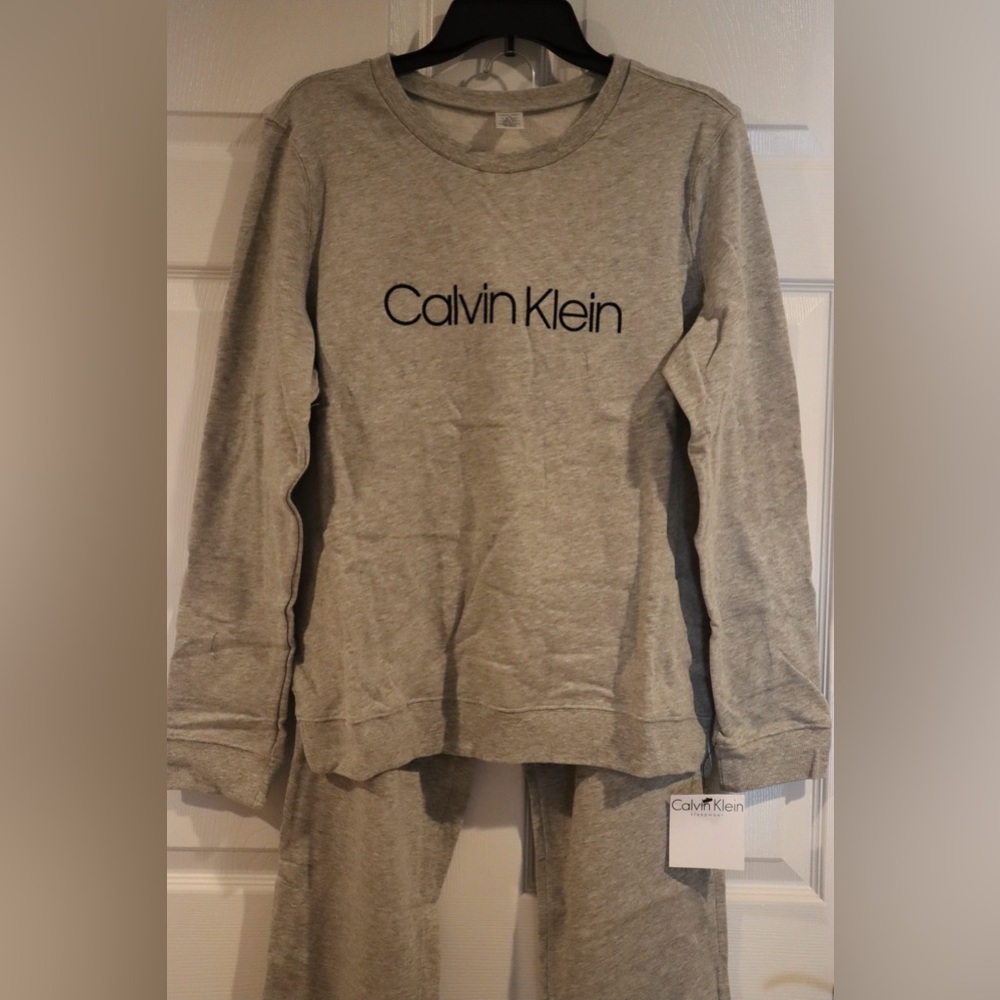 NWT Calvin Klein Sweatshirt & Jogger Pants Lounge Set